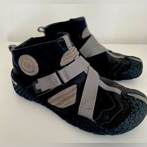 Womens 7 Teva Shoes